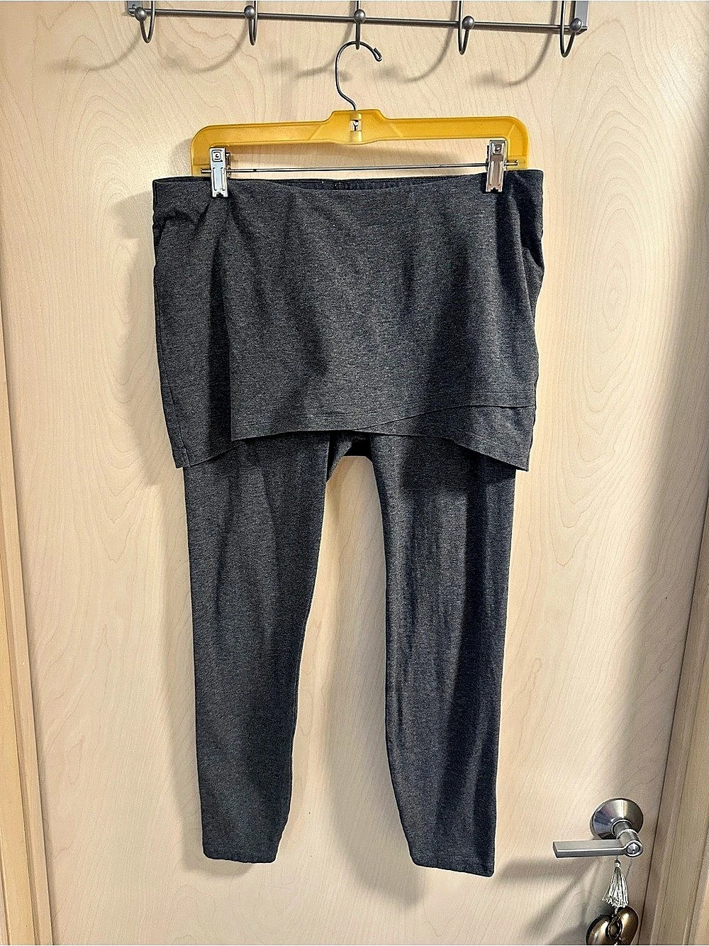 Cabi Siena Skirted Leggings Charcoal Gray Size Medium Soft Women's